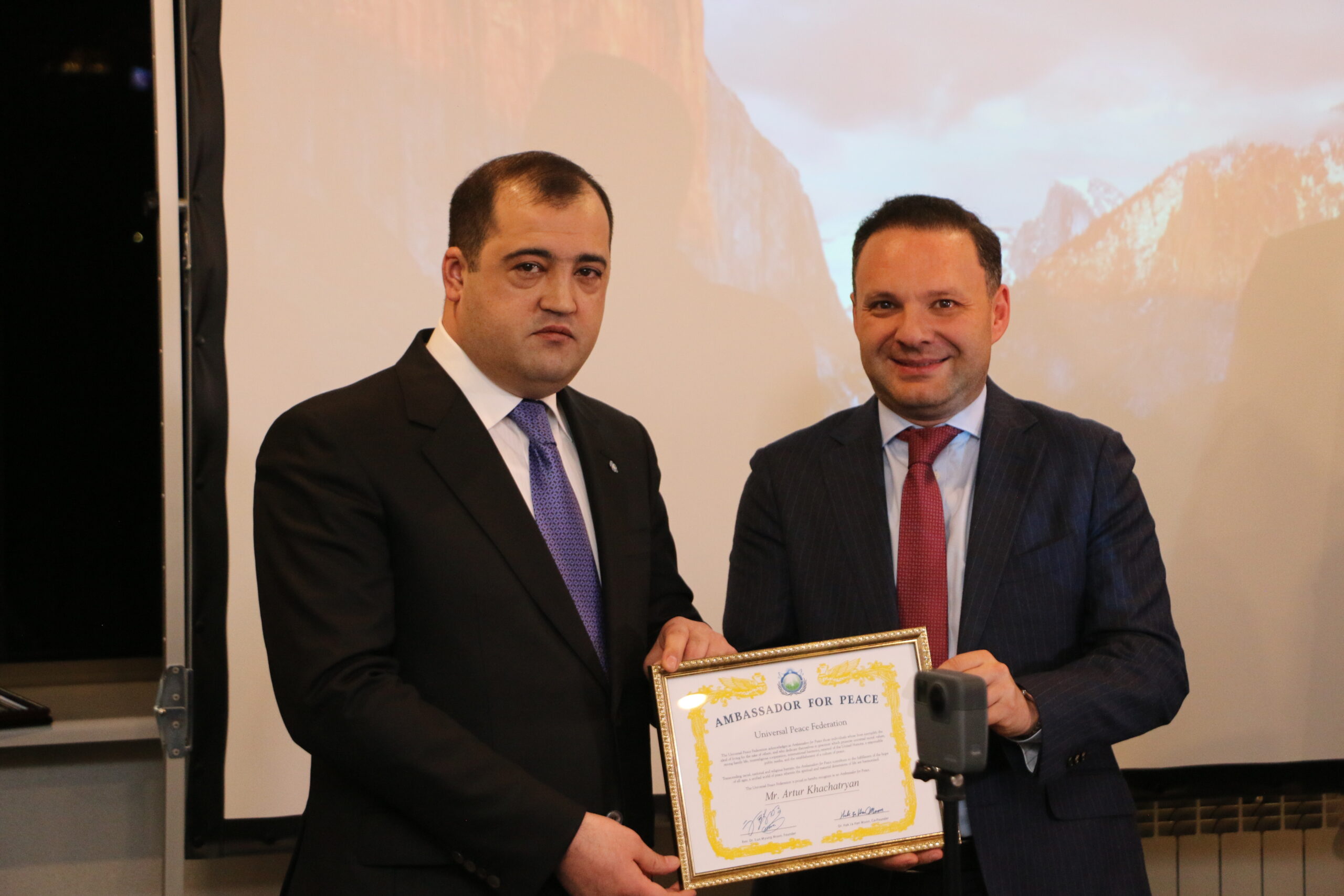 Глава камчатского отделения Союза армян России Артур Хачатрян стал Послом мира