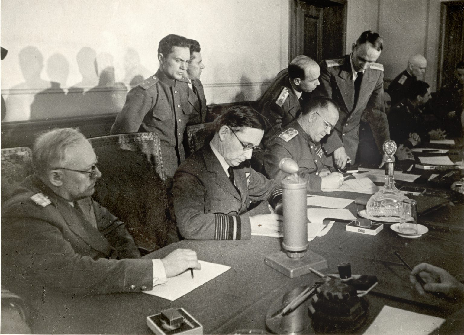 Акт о безоговорочной капитуляции Германии был подписан 8 мая в 1945 году