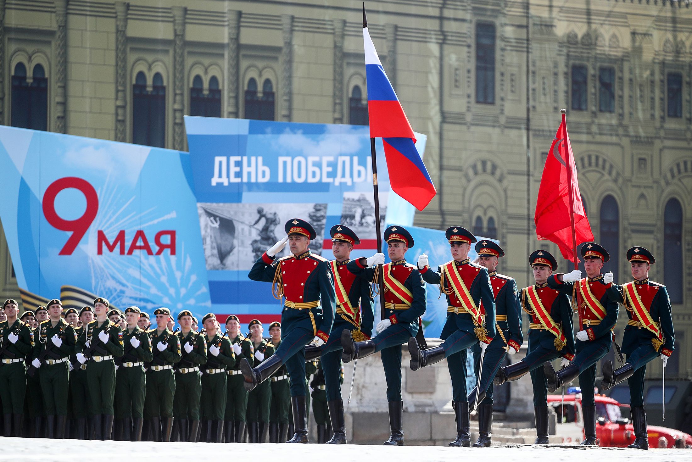 Четверых человек задержали в Москве за попытку помешать репетиции парада ко Дню Победы