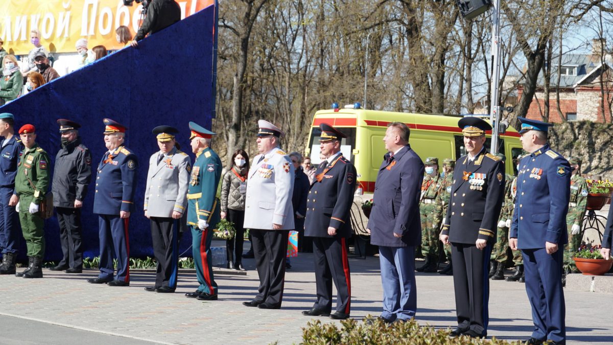 Парад без зрителей, тесты для ветеранов и колокольный звон