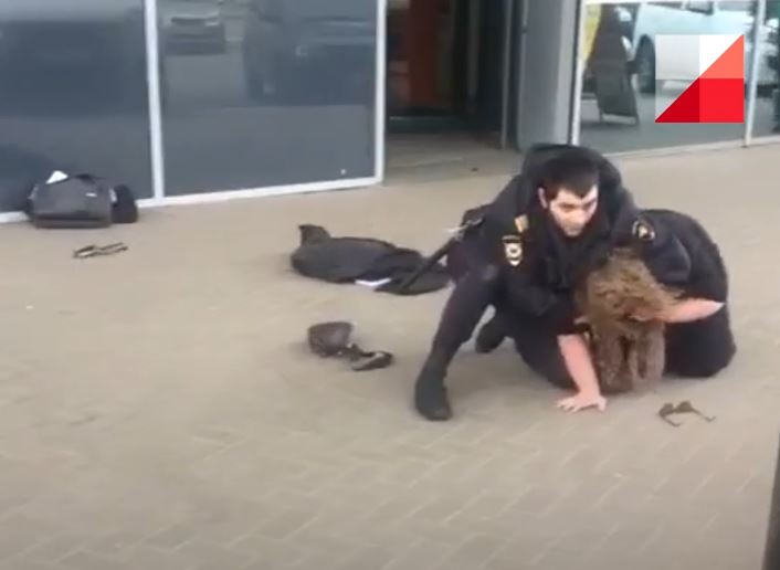 В Архангельске возбудили уголовное дело против женщины о применении насилия к сотруднику полиции