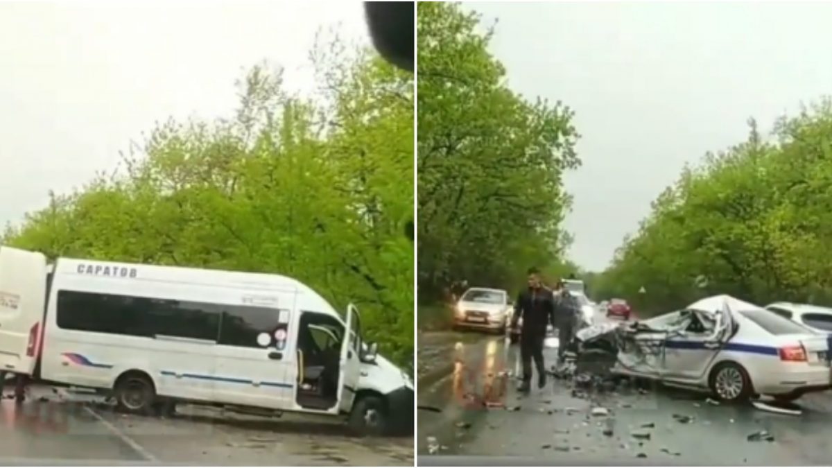 В Саратове маршрутка врезалась в полицейский автомобиль
