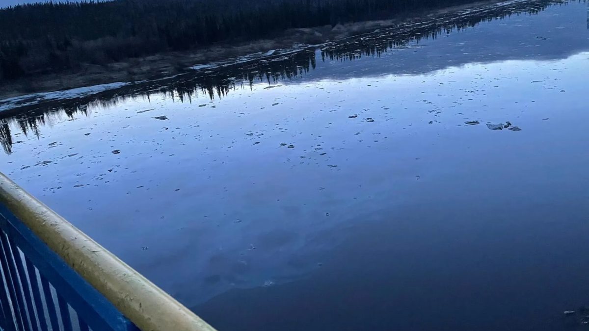 В городе в Коми ввели режим ЧС из-за разлива нефти в НАО