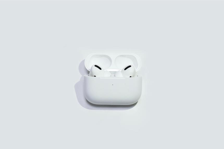Новая версия Apple AirPods Pro появится в продаже в 2022 году