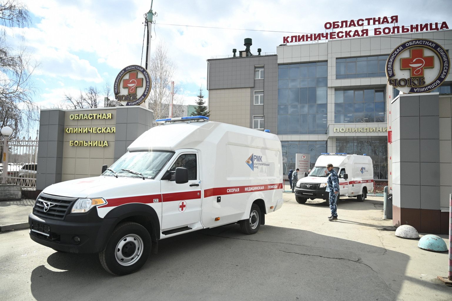 Медики Челябинской области получили новые автомобили скорой помощи