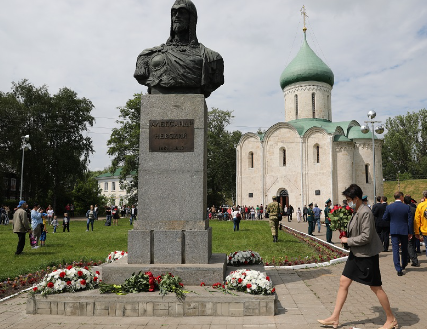Губернатор Ярославской области посетил торжества в День России в Переславле