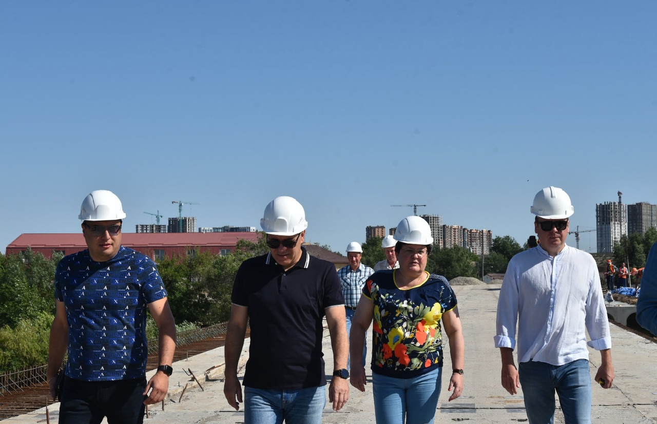 В Астрахани работы на Милицейском мосту не прекращаются даже в выходные дни