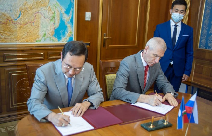 Айсен Николаев и Олег Матыцин подписали соглашение о развитии спорта в Якутии