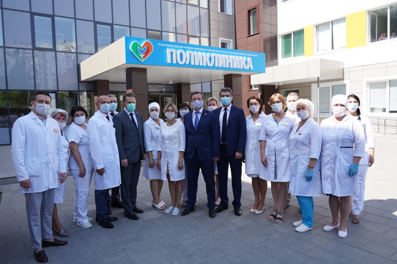 Глава Минздрава России и губернатор Самарской области оценили оснащение нового ковид-госпиталя региона