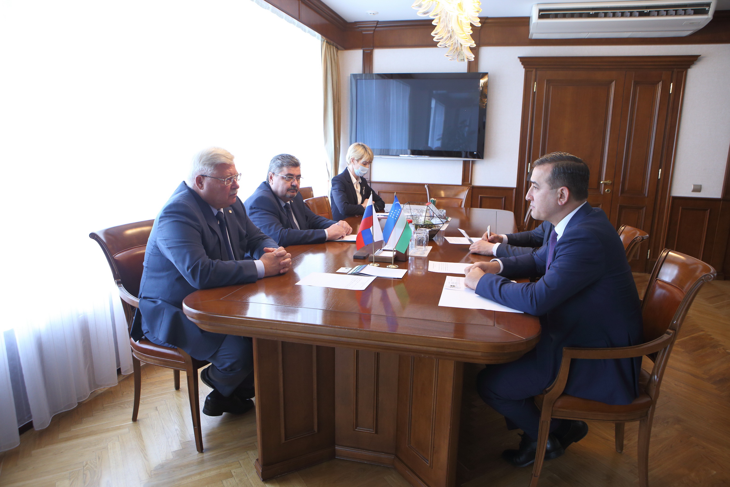 Томский губернатор и генконсул Узбекистана договорились развивать сотрудничество
