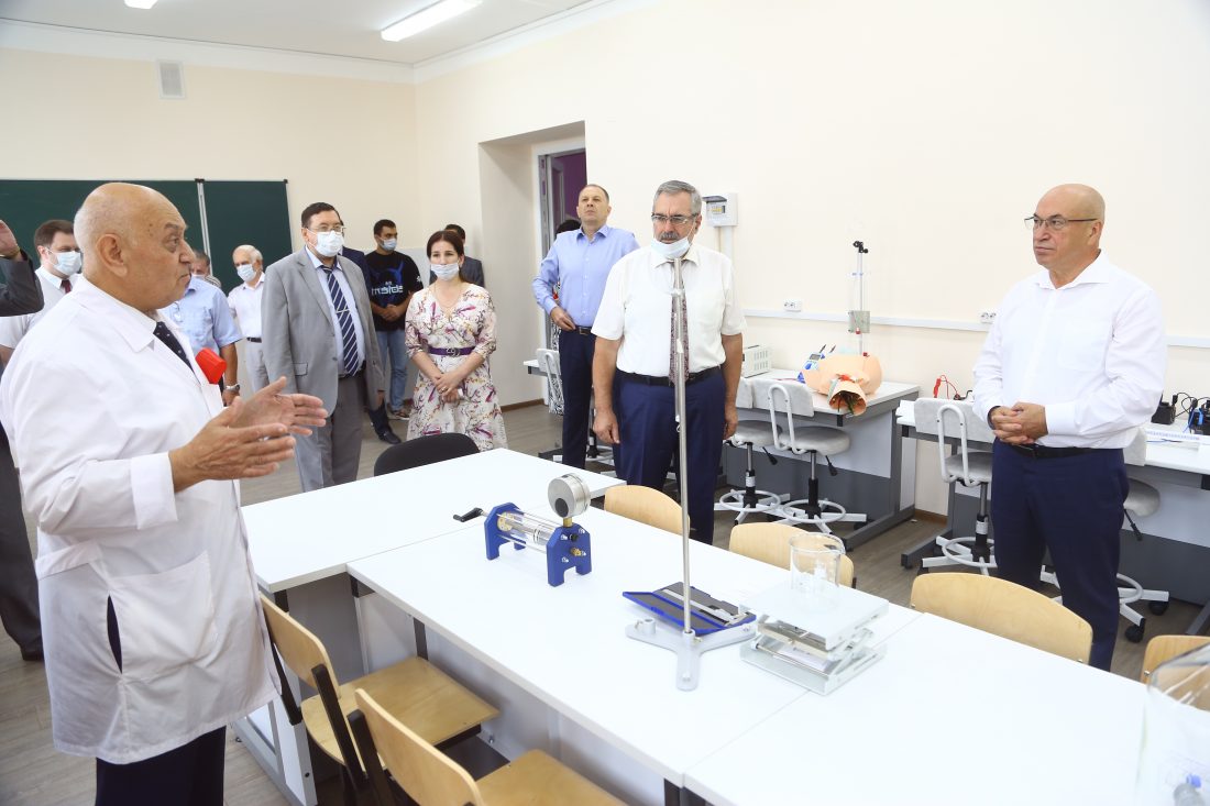 В КБГУ открыли новую учебную физическую лабораторию