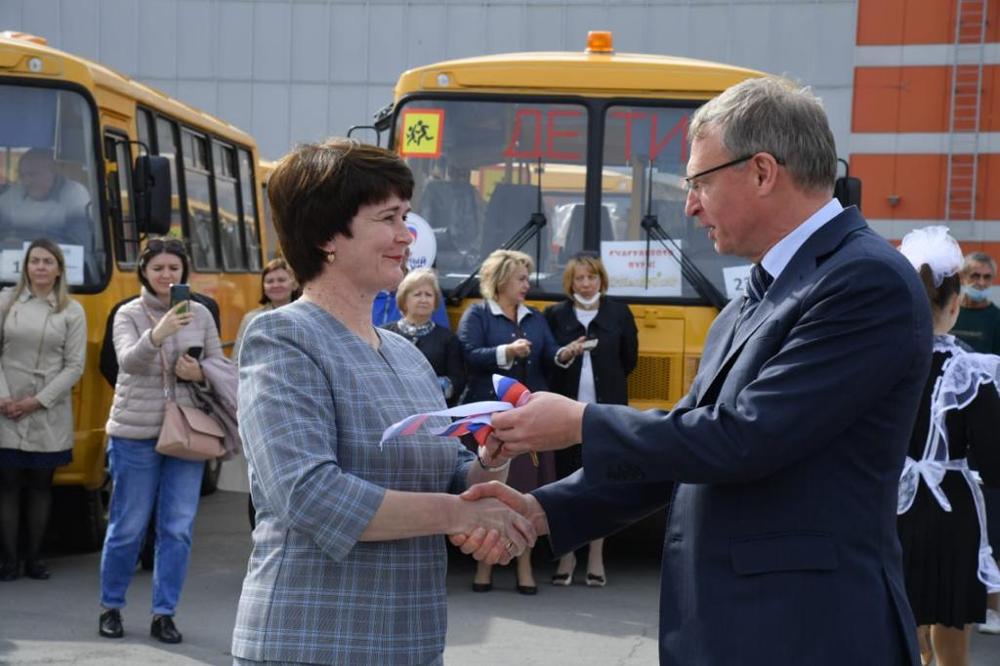 Омская область получила 132 новых школьных автобуса