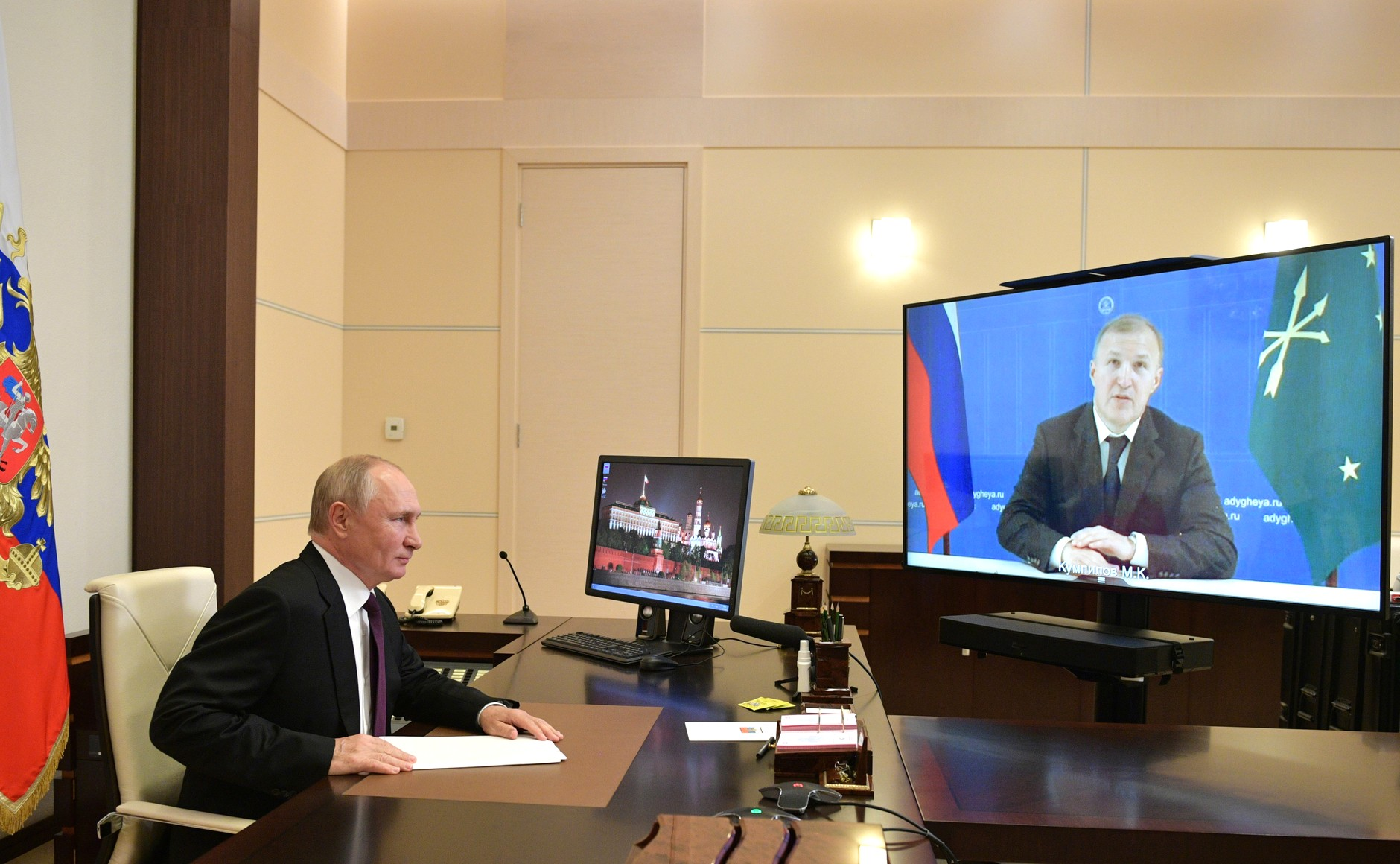 Президент России Путин провёл рабочую встречу c Главой Адыгеи