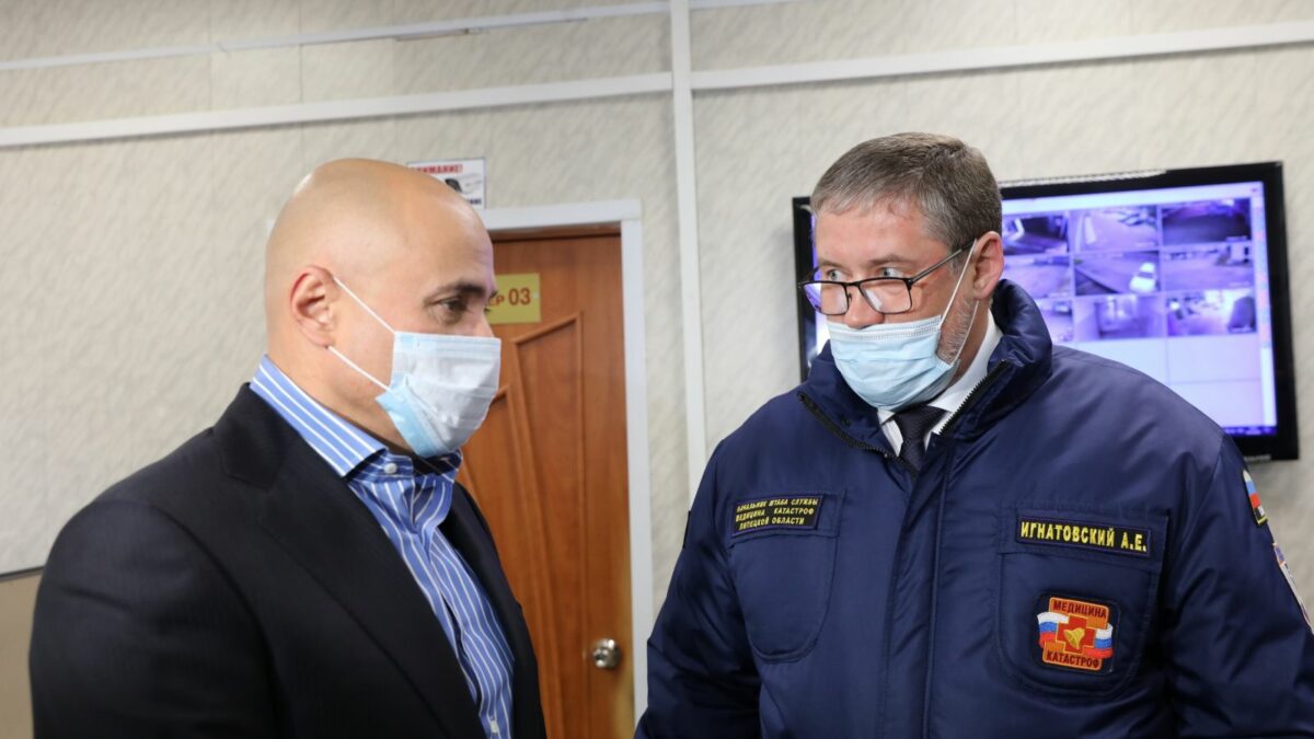 Глава региона назначил ежемесячные выплаты работникам скорой помощи