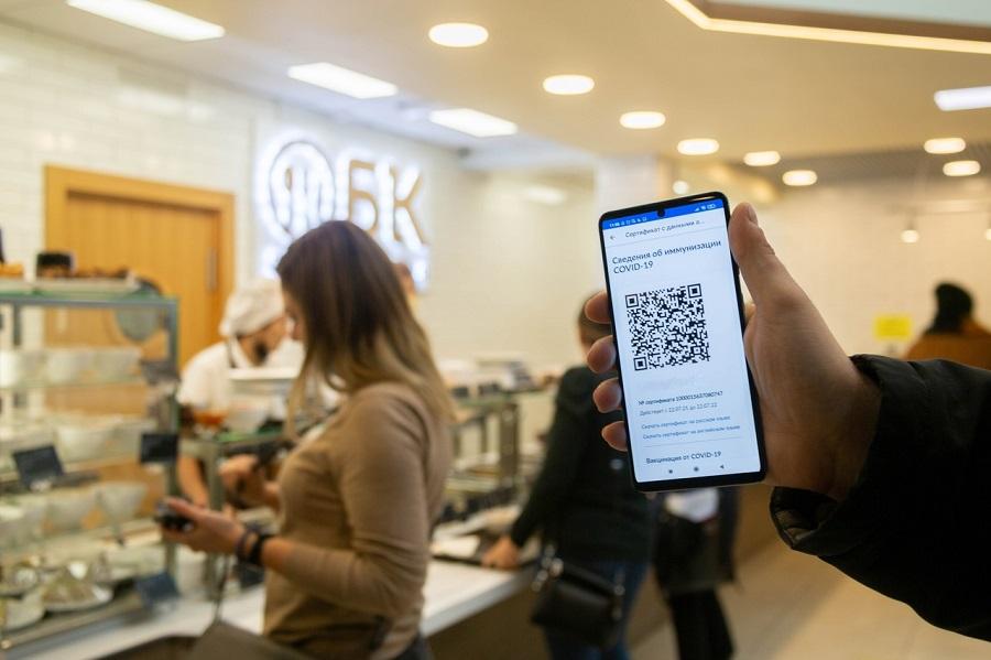 Александр Моор расширил список мест для посещения с QR-кодом
