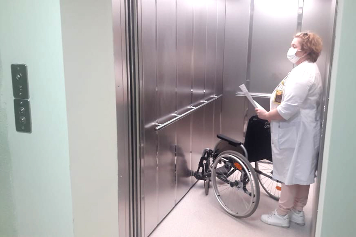 В Калининградской области в больницах Зеленоградска и Полесска установили новые лифты