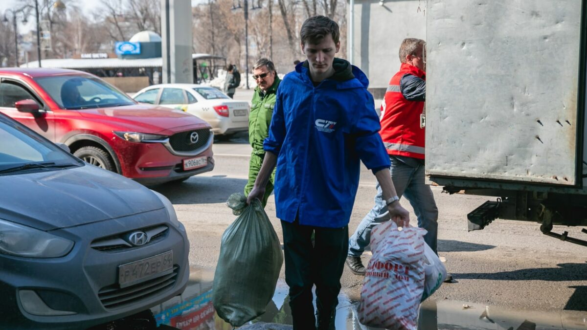 Студенты из Саратова собрали гуманитарный груз для народа Донбасса