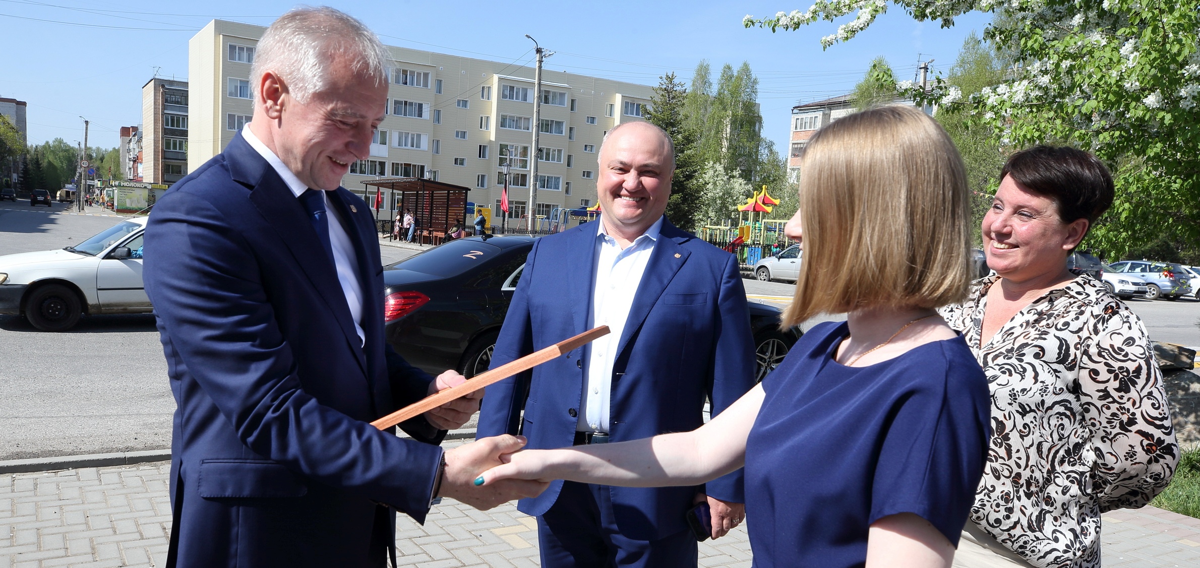 В Томской области первая сирота получила сертификат на жилье