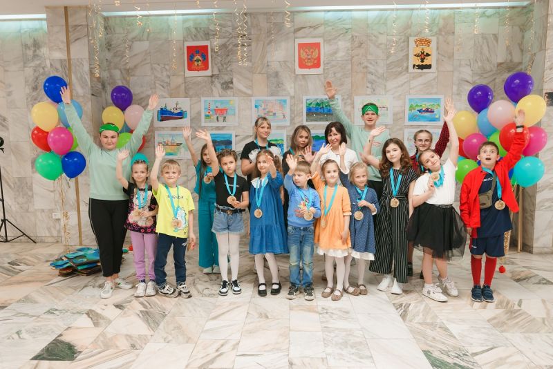 В Азово-Черноморском бассейновом филиале провели конкурс рисунков ко Дню защиты детей