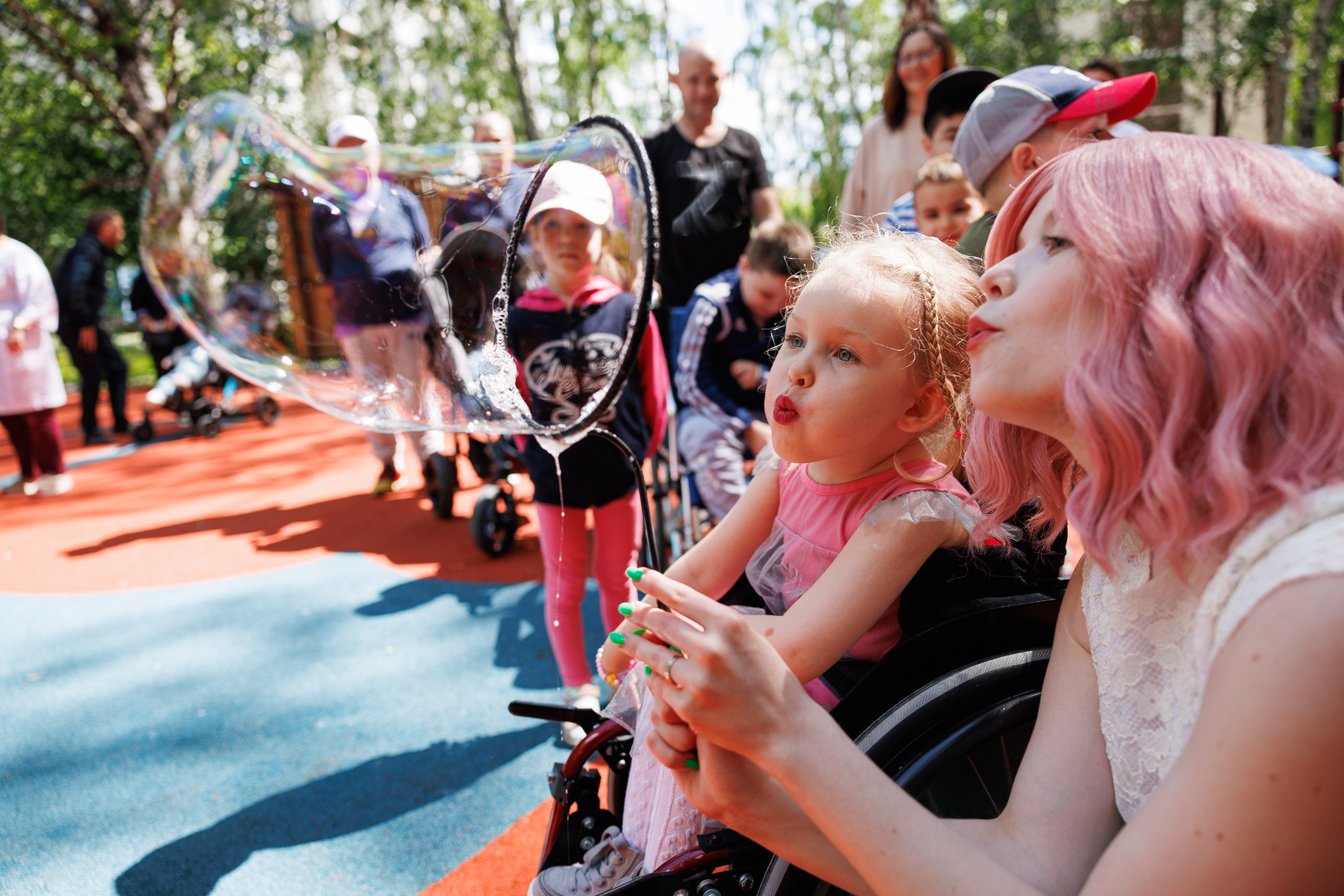 В Екатеринбурге открылась уникальная площадка для маломобильных детей при детском хосписе