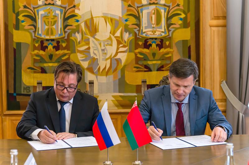 Ректор ВГУ подписал договор о сотрудничестве с Белорусским государственным университетом