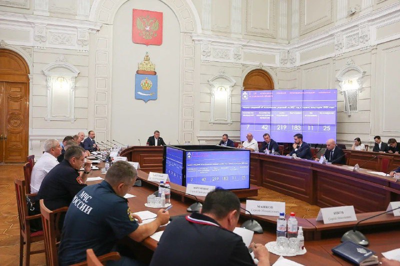 В Астрахани губернатор поручил обеспечить безопасность школ и детсадов к новому учебному году