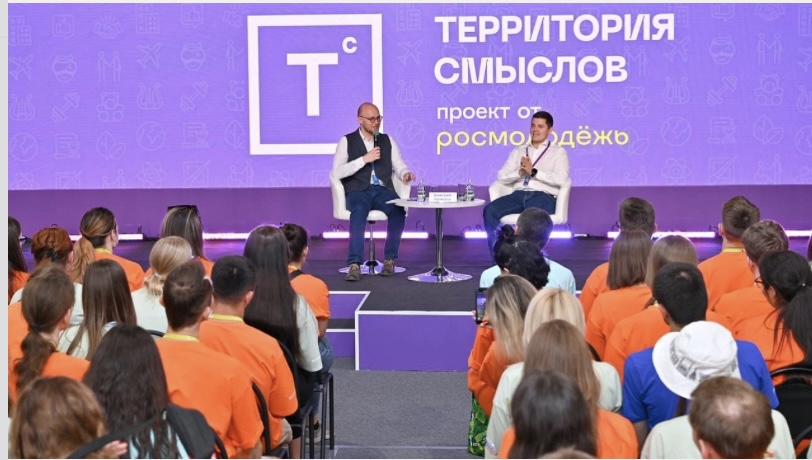 Дмитрий Артюхов рассказал участникам молодежного форума о развитии Ямала
