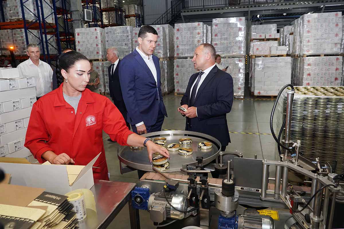 Губернатор Калининградской области посетил группу компаний «За Родину»