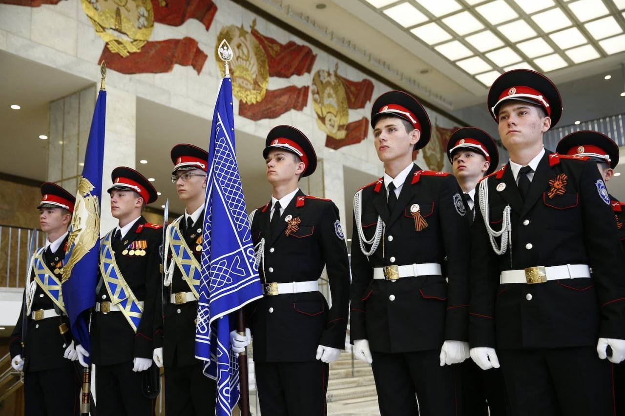 Бриньковский казачий кадетский корпус впервые получил переходящее знамя Президента России