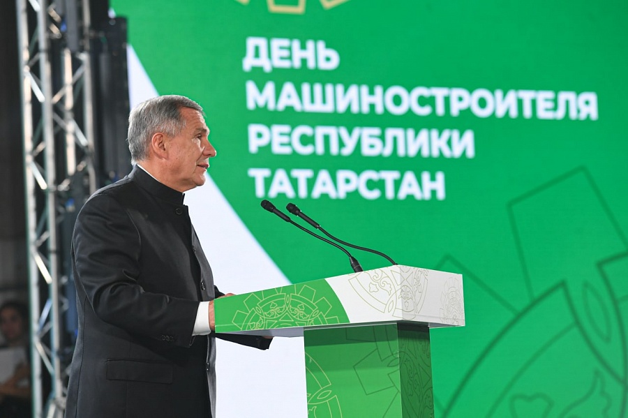 Президент Республики Татарстан высоко оценил работу «Алабуга Политех» на Дне машиностроителя РТ