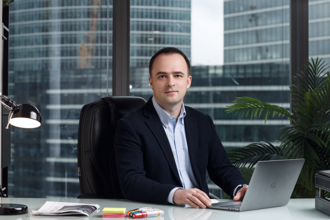 Один из самых первых Agile-коучей России, управляющий партнер OnAgile Consulting, Дмитрий Лобасев поделился своим видением предприятий будущего