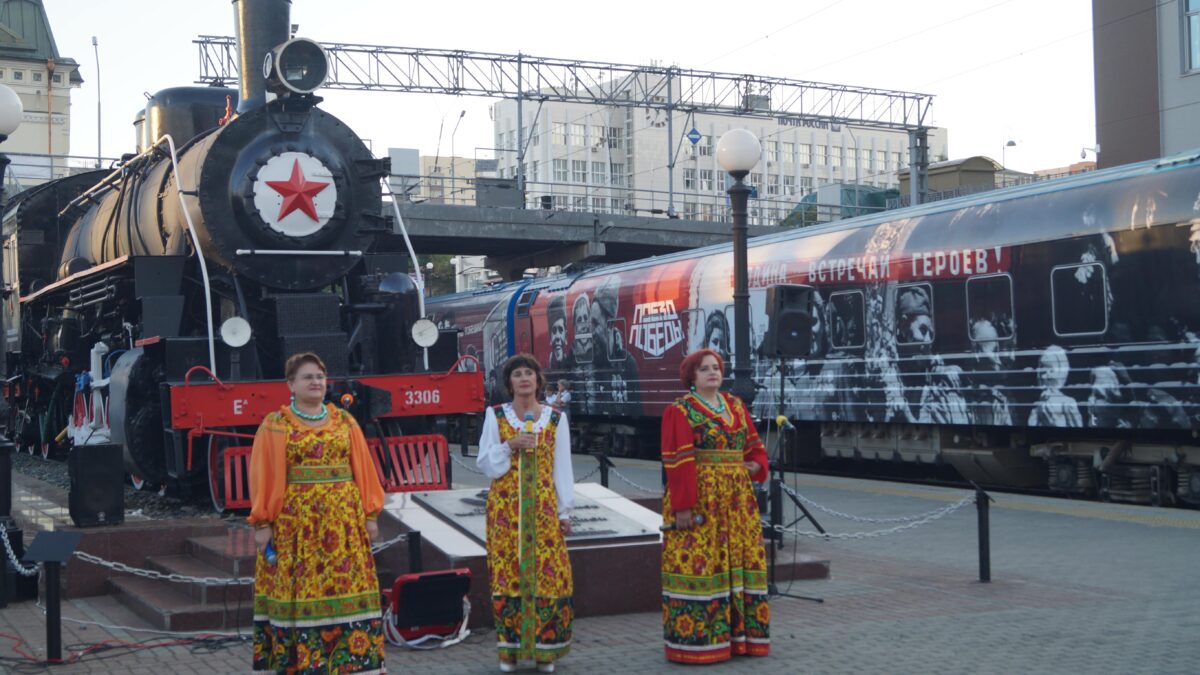 В Приморье наградили волонтеров Победы