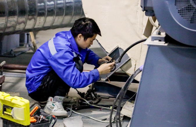 Специалисты из КНР руководят монтажом оборудования на площадке производства «Спанбонд» по технологии «Мельтблаун»