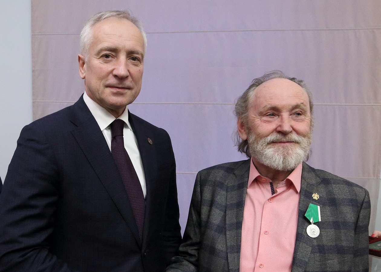 Томский скульптор Леонтий Усов получил региональную медаль «За достижения»