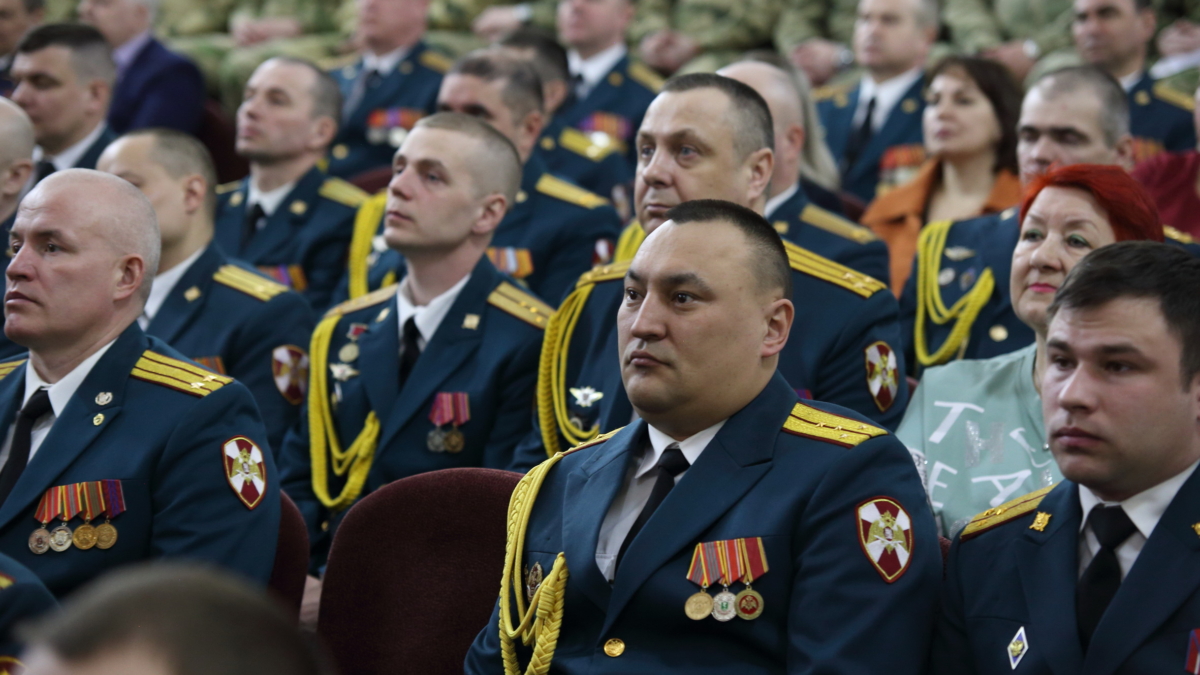 Томский губернатор поздравил военнослужащих и ветеранов Северской дивизии с Днем войск Национальной гвардии РФ