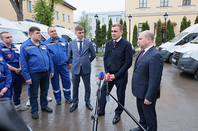 Губернатор Алексей Дюмин к 5-летию передал Центру медицины катастроф новые автомобили