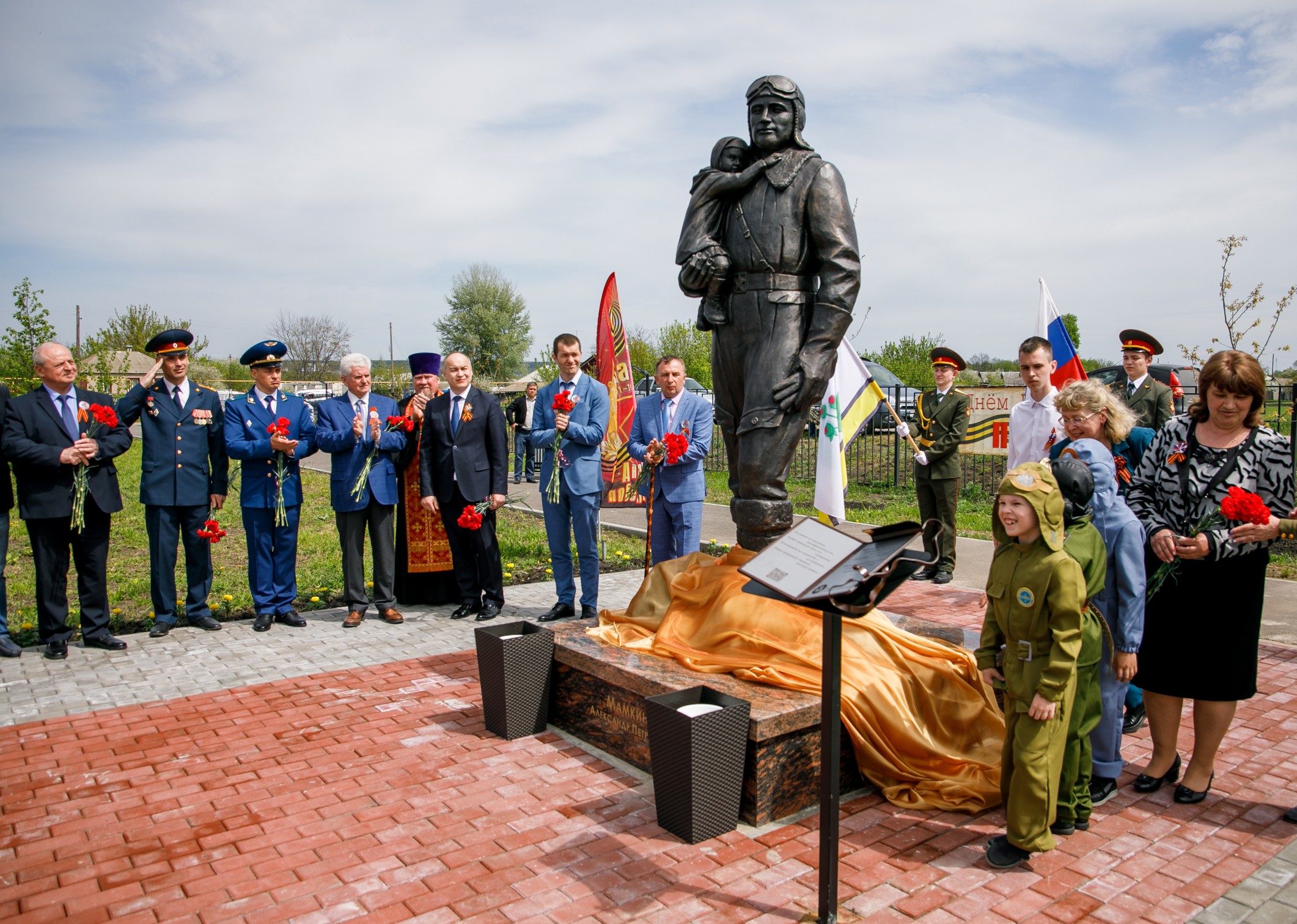 НВАЭС: При поддержке атомщиков в Воронежской области открыли памятник  легендарному лётчику Александру Мамкину