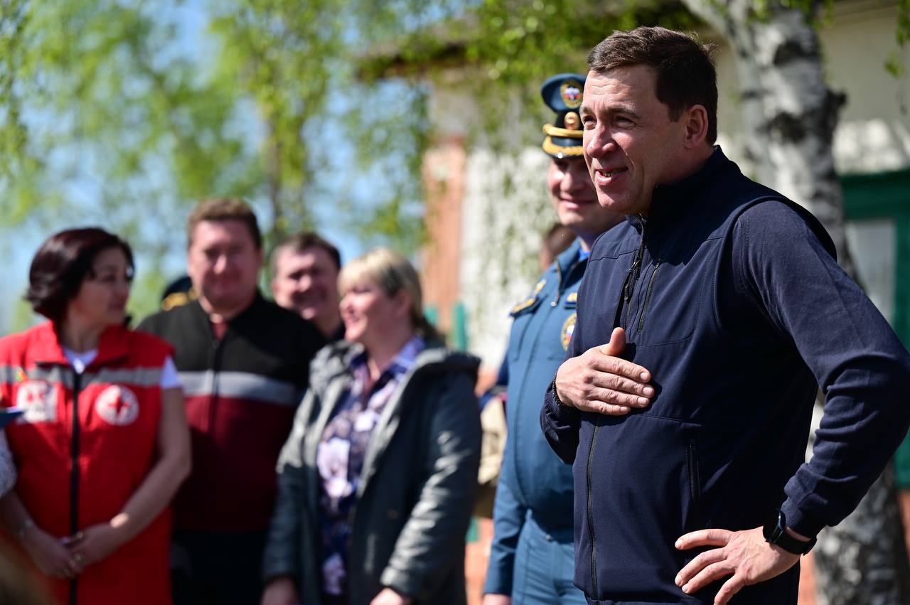 Евгений Куйвашев поручил властям обеспечить усиленную профилактику пожаров