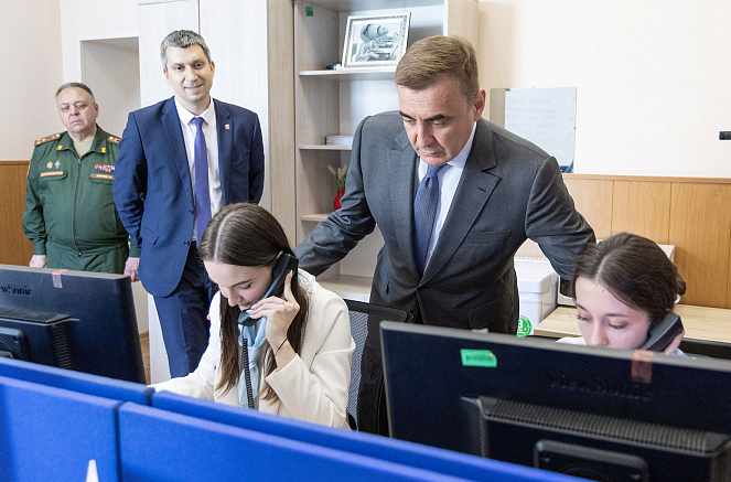 Губернатор Дюмин проинспектировал пункт отбора контрактников в Туле