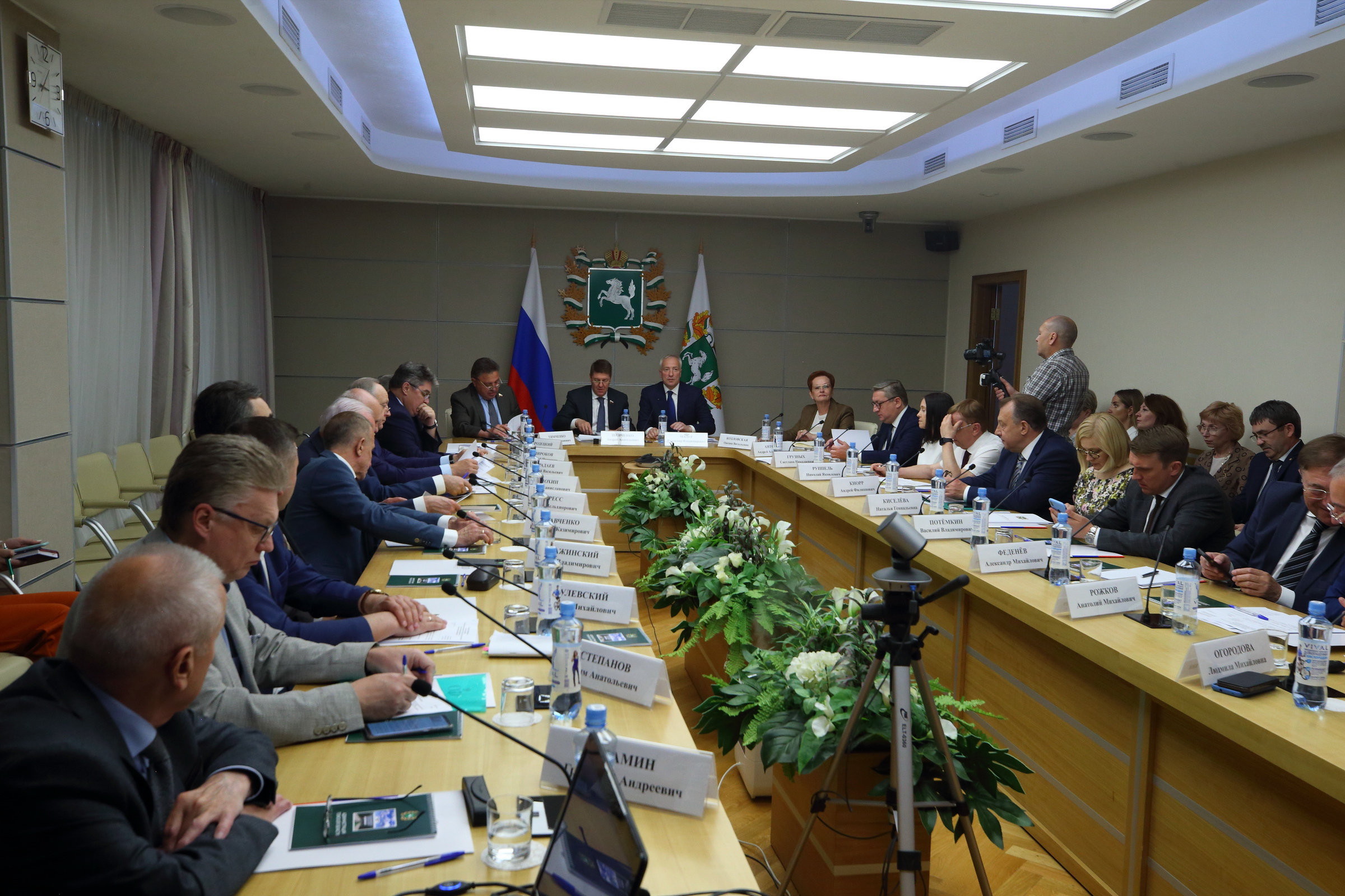 Томский губернатор Владимир Мазур представил сенаторам потенциал региона