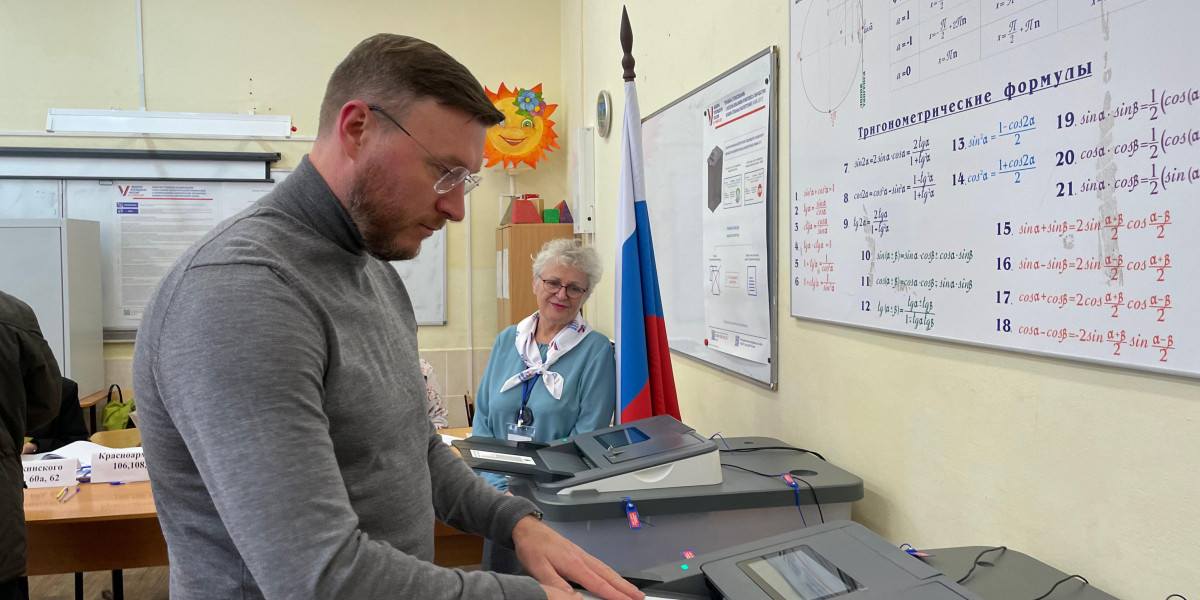 Известный томский медик Максим Грищенко с семьей проголосовал на выборах Президента России