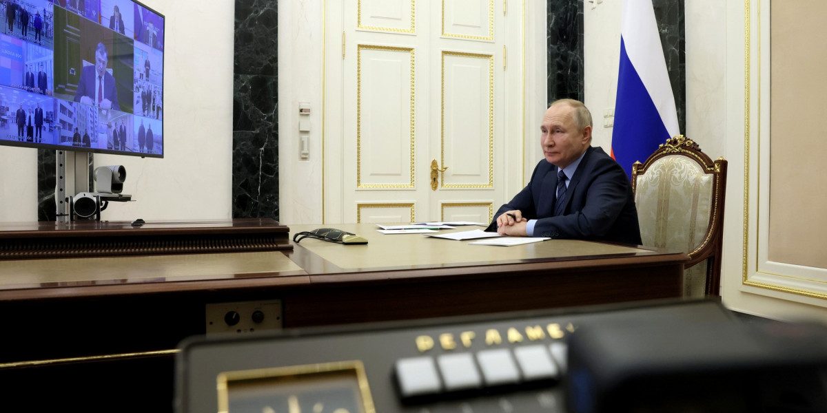 Дмитрий Евстафьев утверждает, что Россия находится «в середине пути» изменения системы государственного управления, начатого, чтобы избежать военного поражения