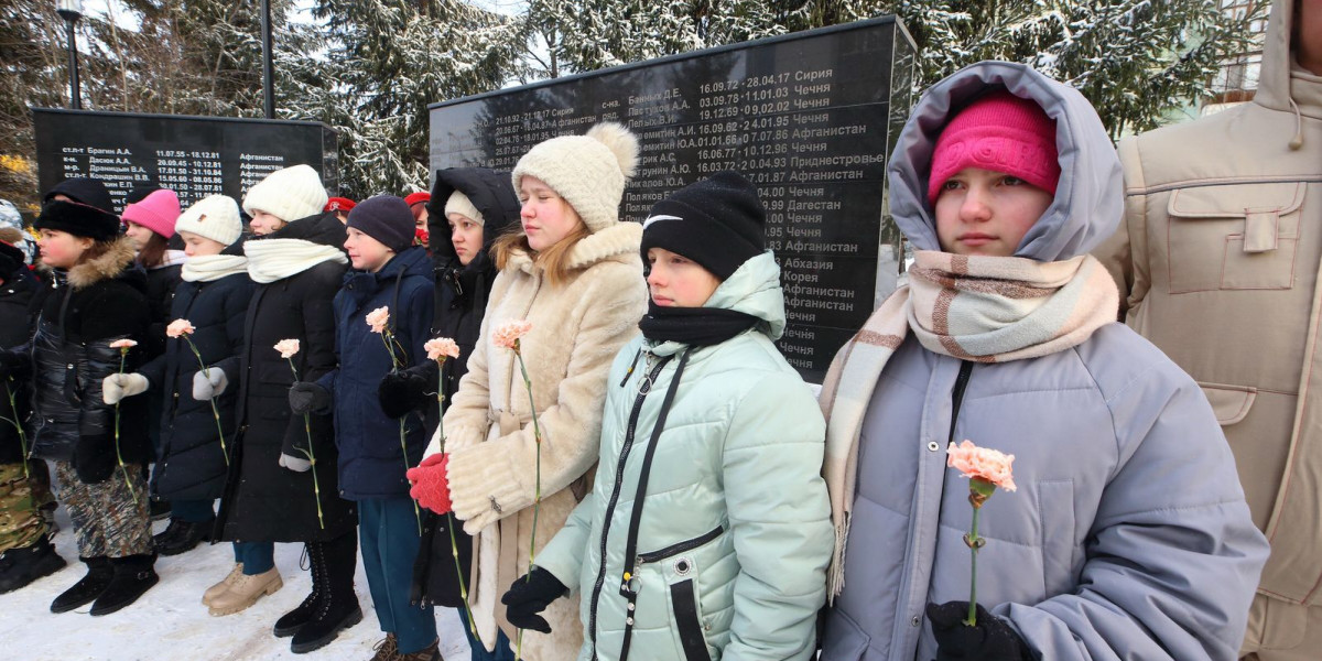 Томский губернатор Мазур почтил память воинов-интернационалистов в 35-ю годовщину вывода Советских войск из Афганистана