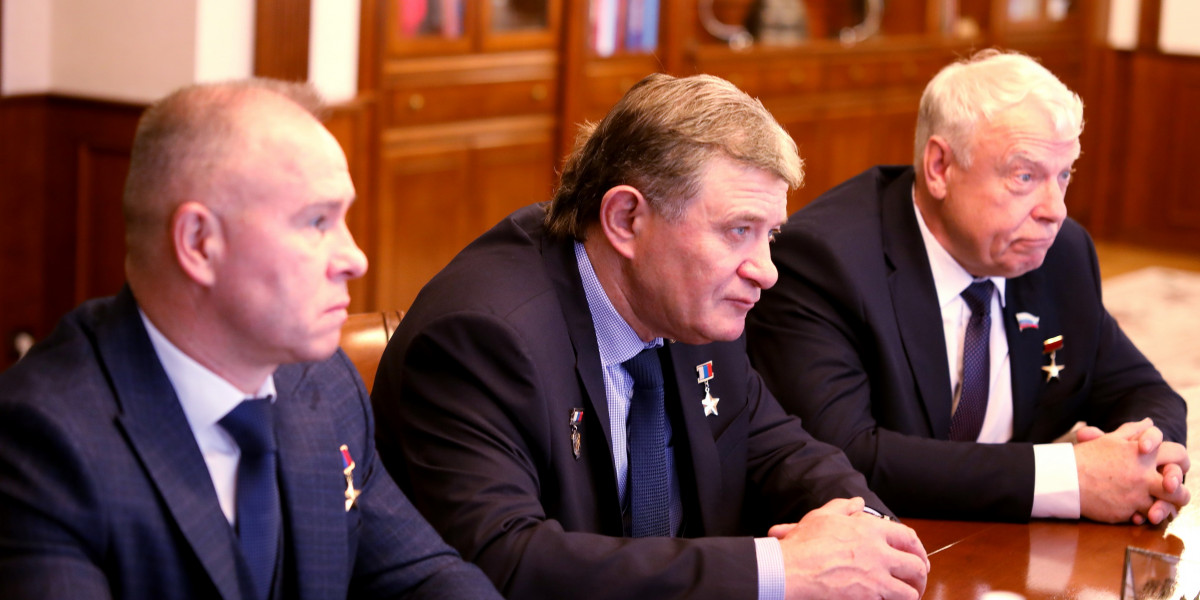 Томский губернатор встретился с Героями России