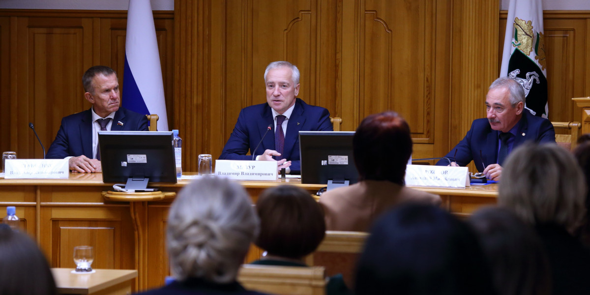 Губернатор поблагодарил томских общественников за поддержку военнослужащих