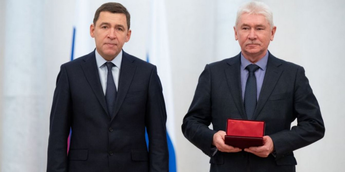 Губернатор Куйвашев наградил выдающихся уральцев в преддверии юбилея Конституции РФ