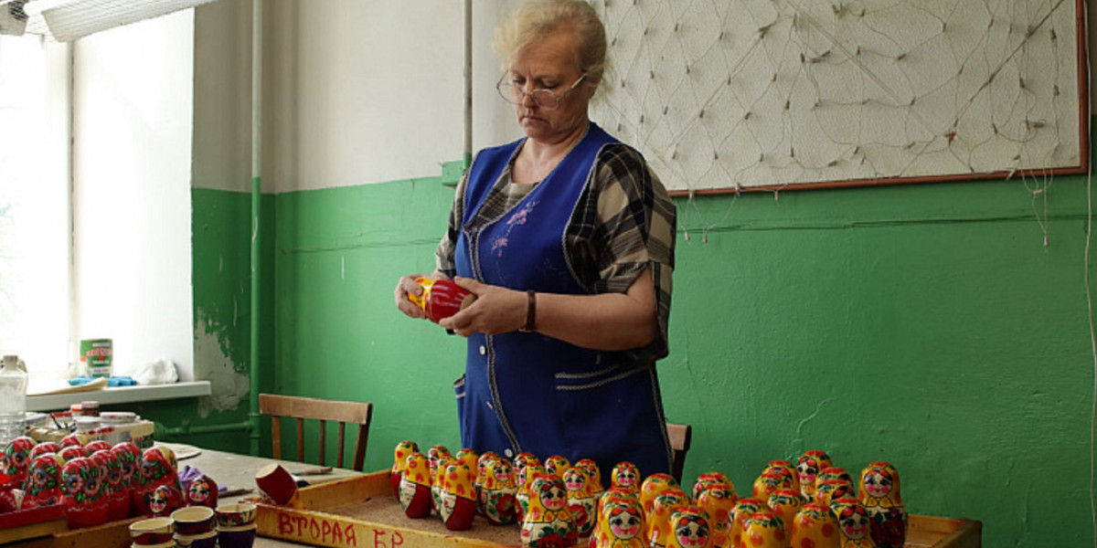 На нолинской фабрике выпускают матрёшки, посвященные 650-летию Кирова