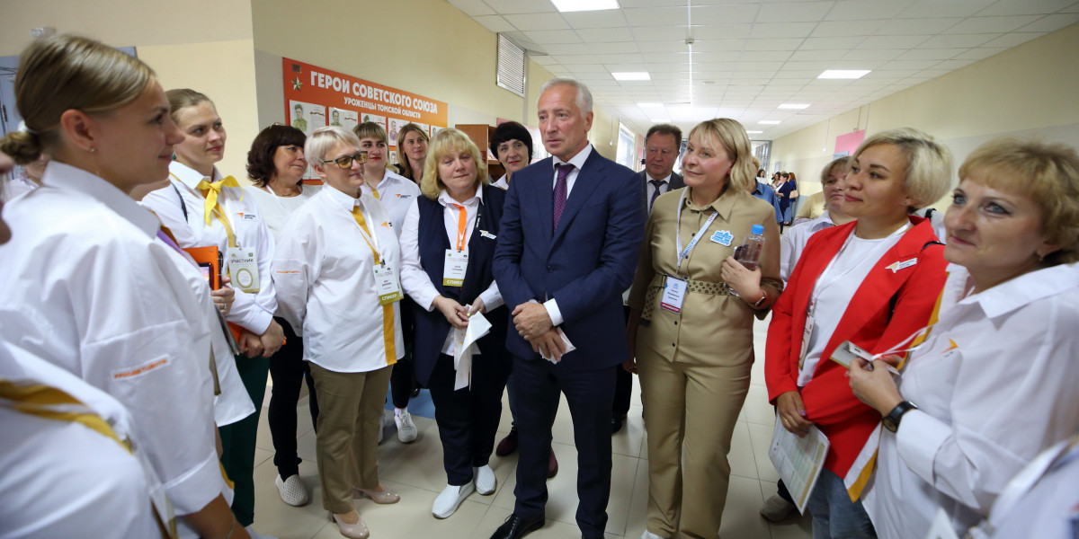 Губернатор провел оргкомитет Года педагога и наставника в Томской области и открыл педагогический форум