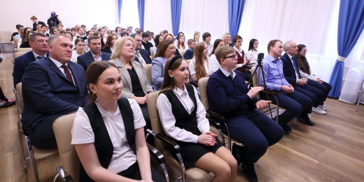 Губернатор Владимир Мазур открыл телемост между школьниками Томска и Приазовья