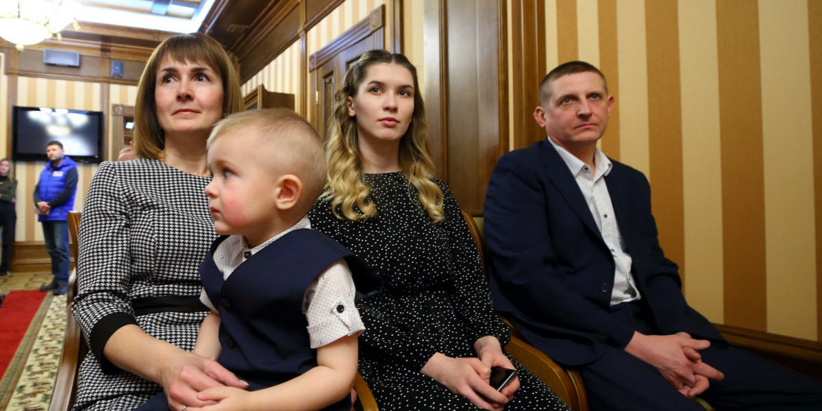 Многодетные семьи из Томской области получили награду «Родительская доблесть»